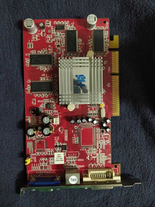 Placa Gráfica AGP 8x 256Mb Radeon 9550 com caixa e extras