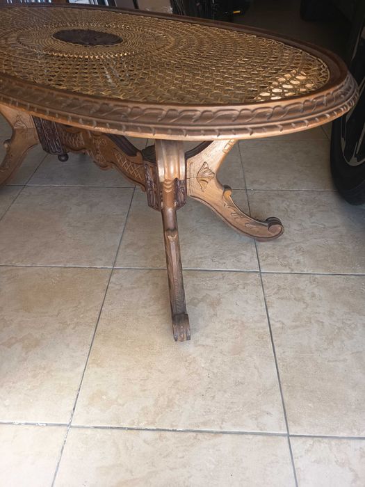 Mesa de centro com palha