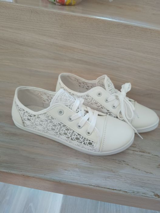 Koronkowe sneakersy trampki nowe 37