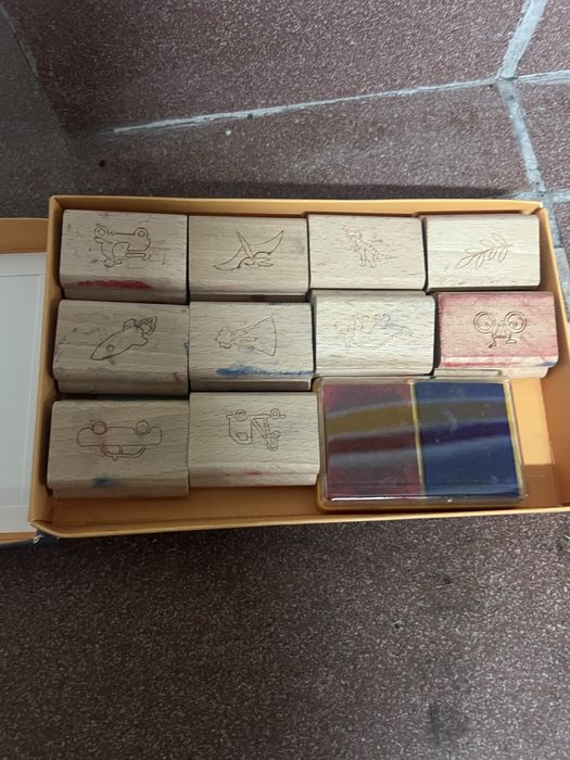 Vendo caixa de carimbos