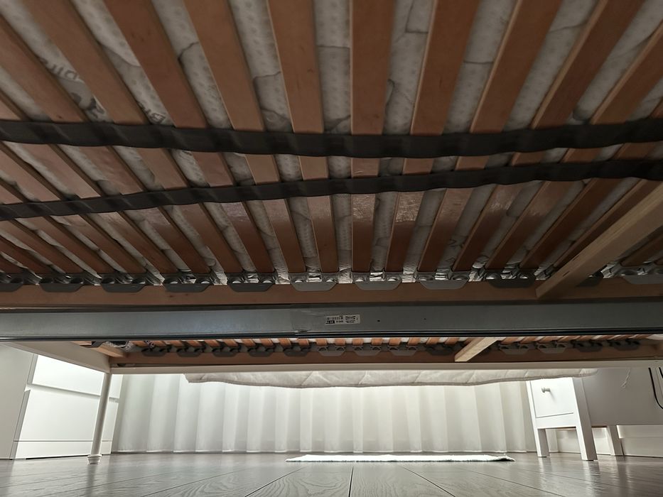 Cama de casal em ferro 160 x 200 c/ estrado