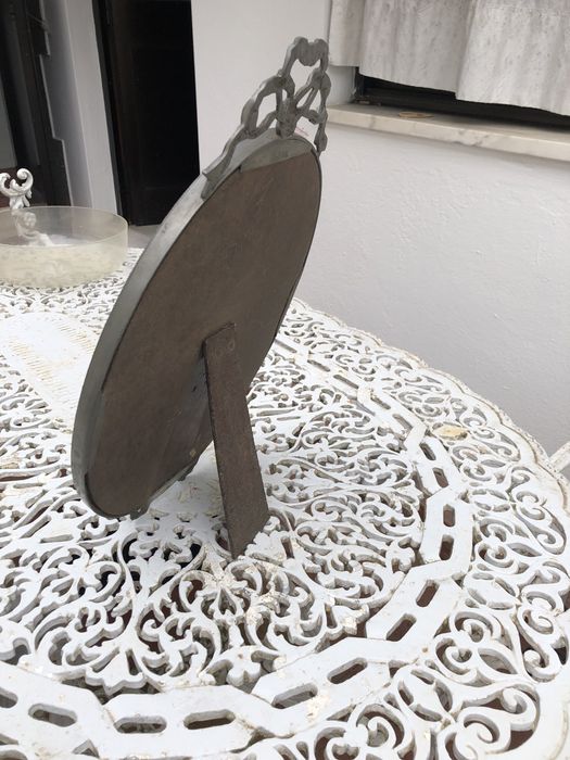 Espelho com moldura em Estanho