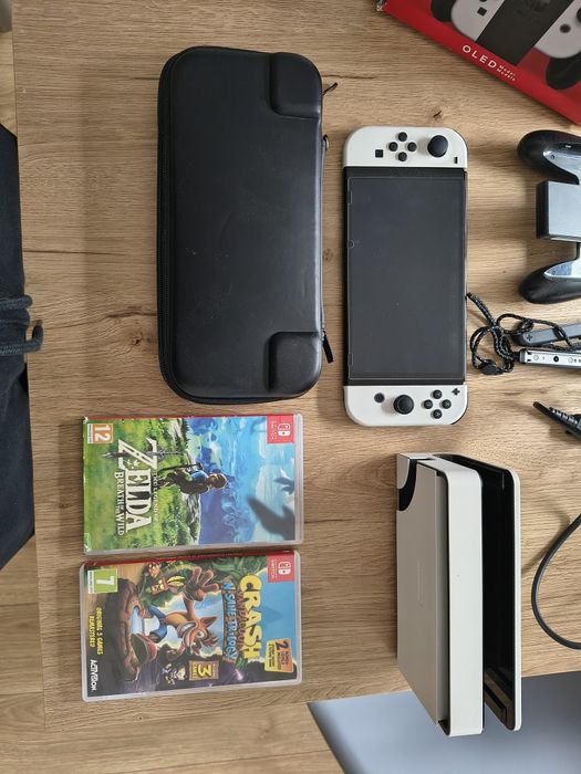 Nintendo Switch OLED + Legends of Zelda: BOTW & Crash Bandicoot