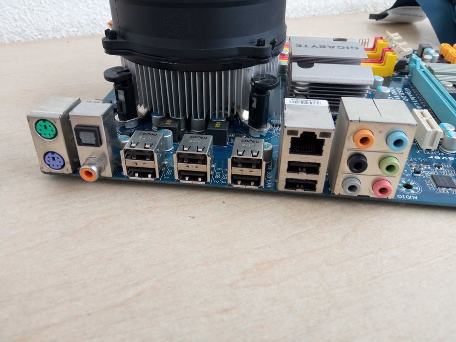 Материнська плата Gigabyte GA-EP43-UD3L s775 процесор пам'ять