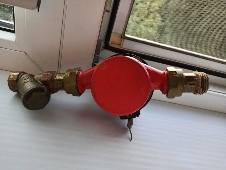 Счётчик горячей воды и предохранительные клапаны