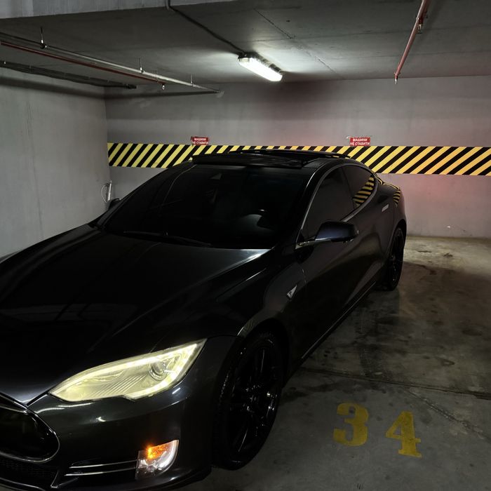 Tesla Model S 85