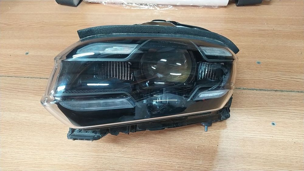Porsche taycan фара  matrix ліва 9j1941085e