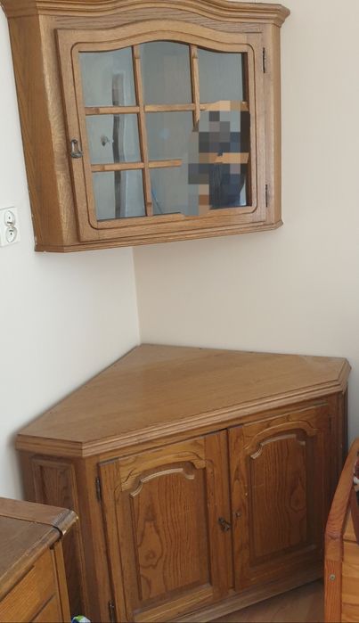 Rogowa szafka drewniana