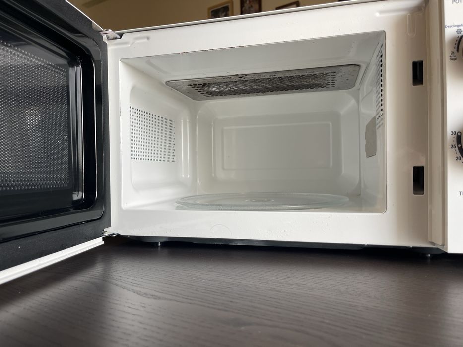 Micro-ondas Grunkel MWG-20SG com Grill - Estado Impecável