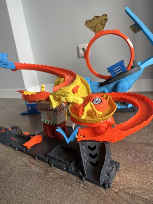 Hot wheels трек, кобра, динозавр