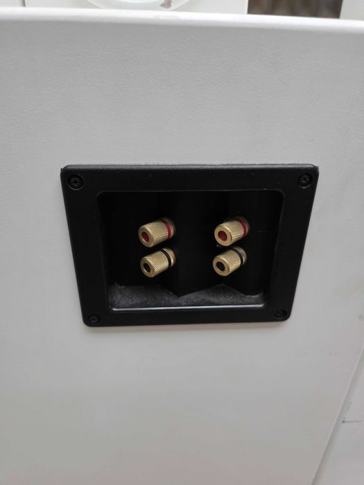 Conjunto de Colunas Hi-Fi Brancas