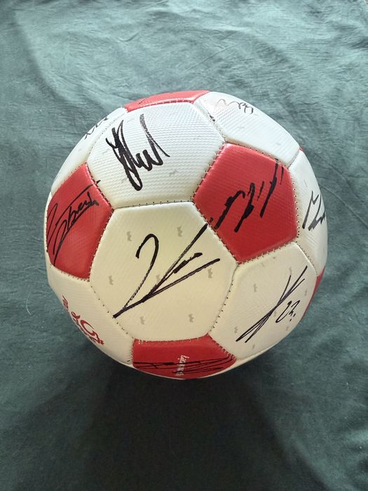 Piłka z autografami Reperzentacji Polski - podpis Robert Lewandowski