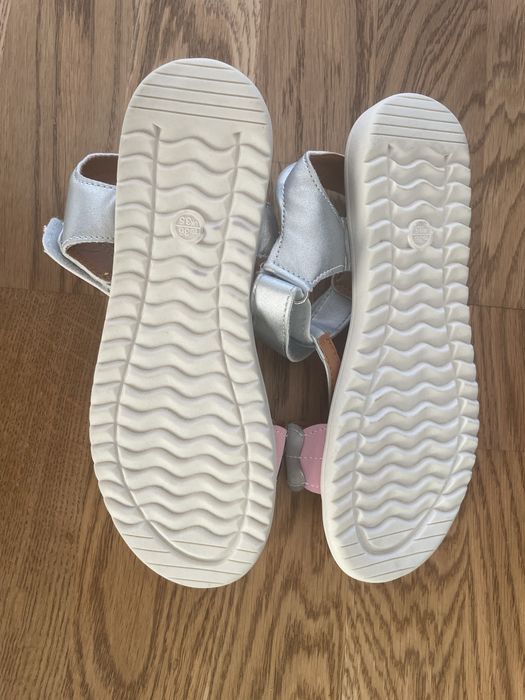 Buty, sandałki, sandały dziewczęce na rzepy  36 Pepperts - NOWE