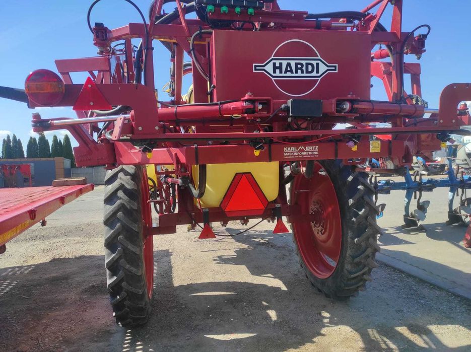 Продам прицепний оприскувач Hardi Commander 2800