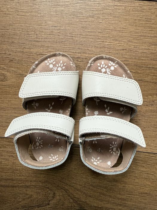 Босоніжки та кроски від фірми Некст