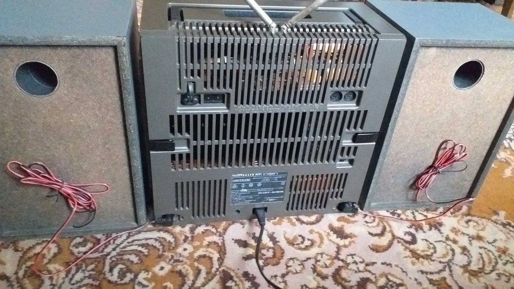 Stary radiomagnetofon Telefunken