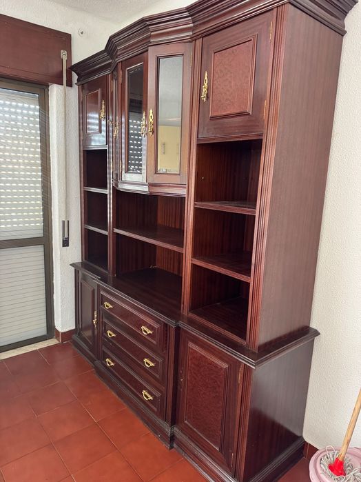 Estante em madeira massiça super bem conservada