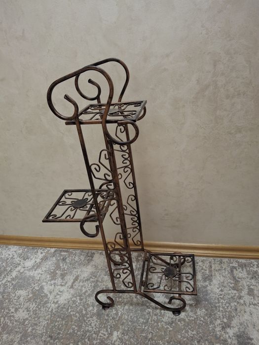 Підставка для квітів металева