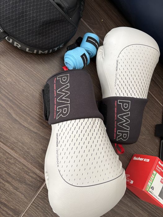 Kit Completo Boxe/Muay Thai Outshock + Saco + Suporte (+ Brinde Kit Fixação)