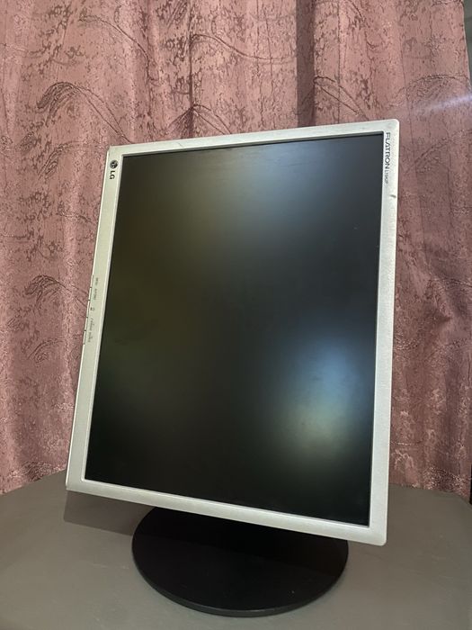 Монітор LG L1942P 19″ 5:4, pivot/портрет, DVI/VGA