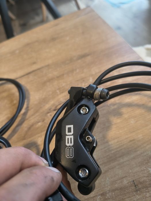 Hamulce hydrauliczne Sram DB8 czterotłokowe