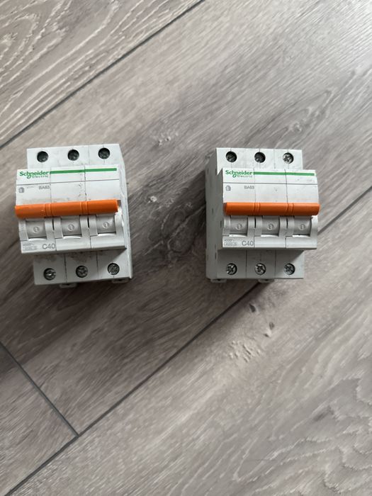 Автоматичний вимикач ( автомат)