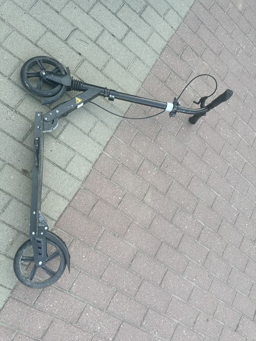 Hulajnoga z hamulcem tarczowym i nożnym