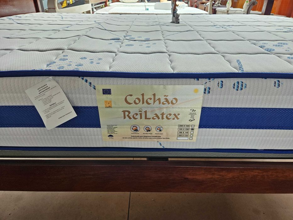 Magnifica cama estilo D. Maria com estrado e colchão - ó