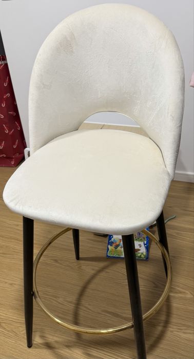 Vendo 2 cadeiras altas cozinha