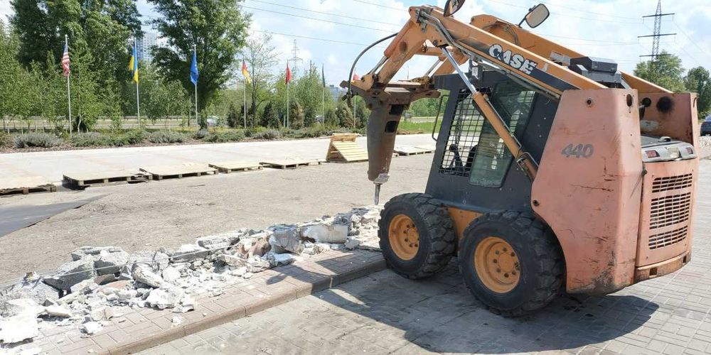 Міні-навантажник Міні-навантажувач CASE 440