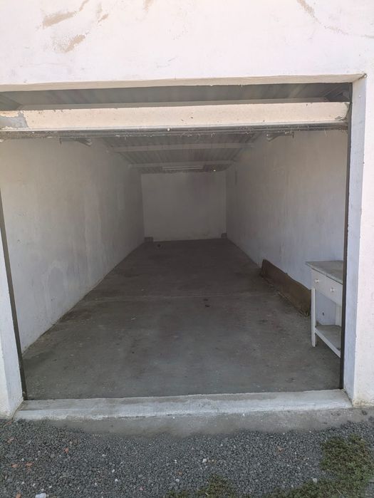 Garagem com 40m2 no Montijo