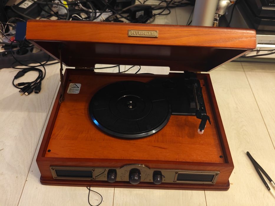 Gramofon adapter Hyundai rt910 z radiem