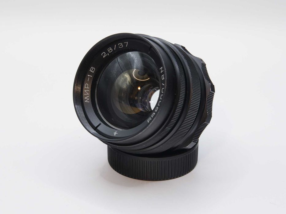 Lente Soviética Mir 1B 37mm f/2.8 Grande Angular M42