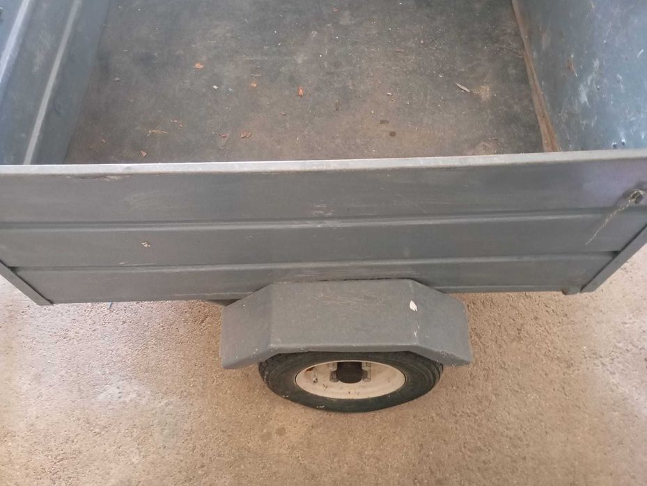 Atrelado de carga galvanizado – Bom estado