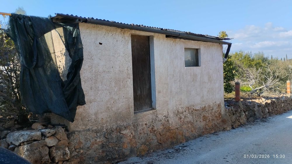 Terreno com casa para recuperar a poucos minutos da cidade de Silves