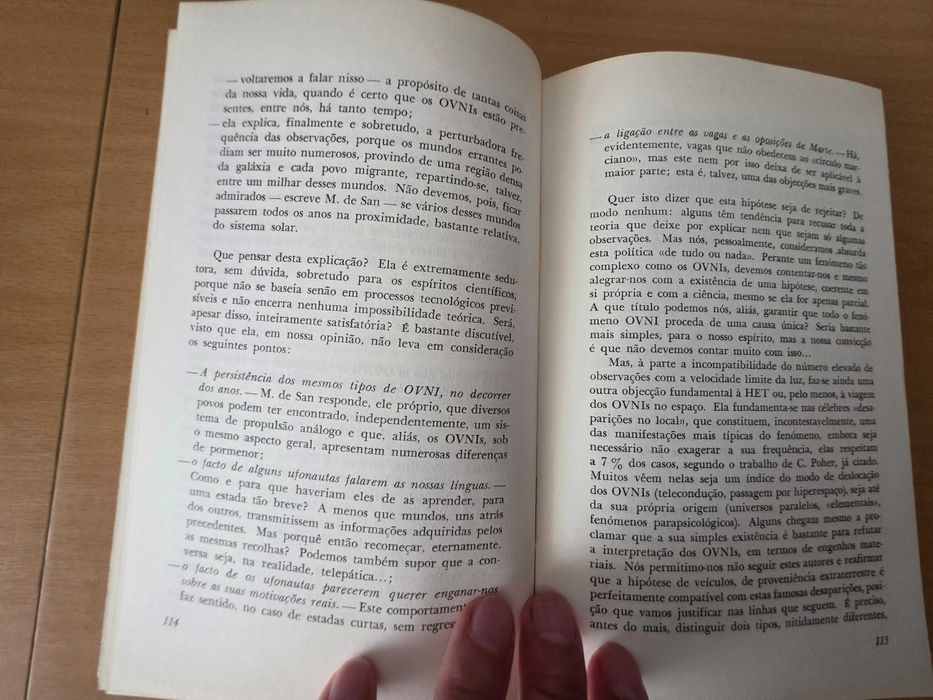 Livro "À Descoberta dos OVNIS" de Jacques Scornaux e Christiane Piens