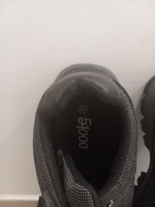 Sapatos de homem novos