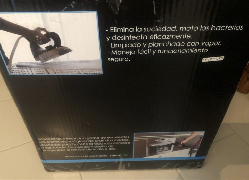 Máquina de limpeza a vapor e ferro incluido.