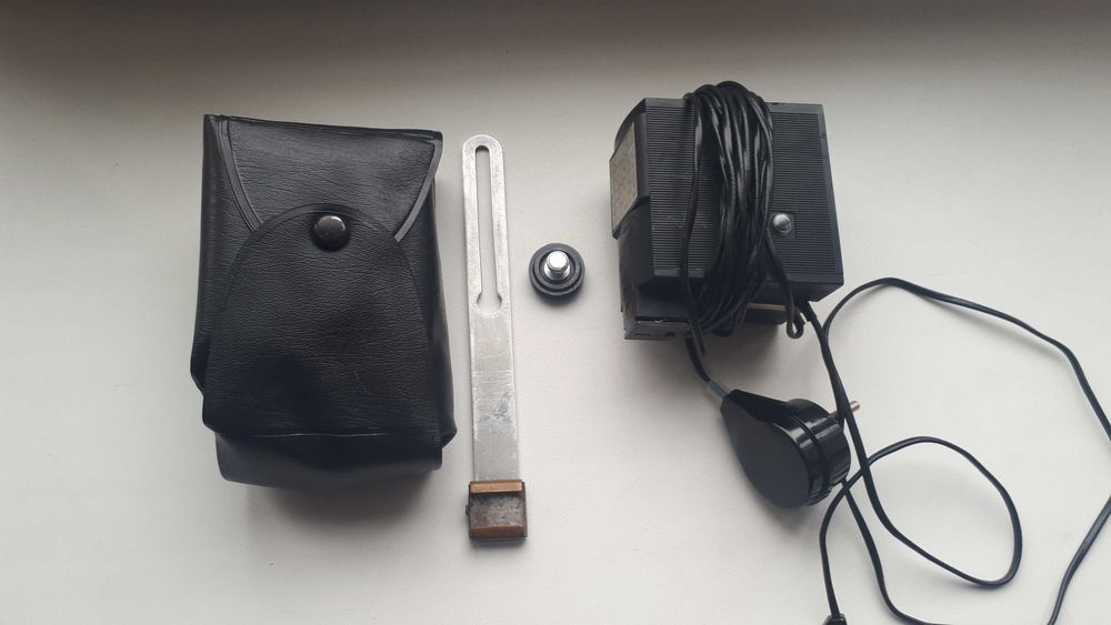 Фотовспышка SAULUTE с футляром и подставкой для фотоаппарата