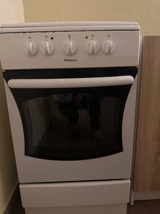 Электроплита с духовкой