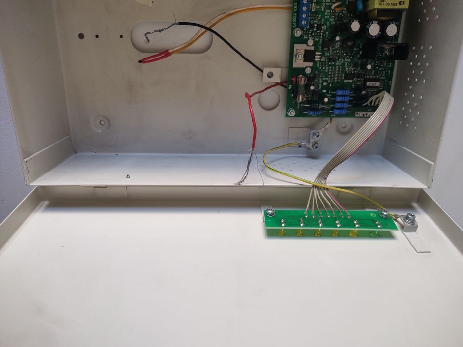 Блок Безперебійного живлення Тирас БЖ 1230 під 18 Аг акамулятор