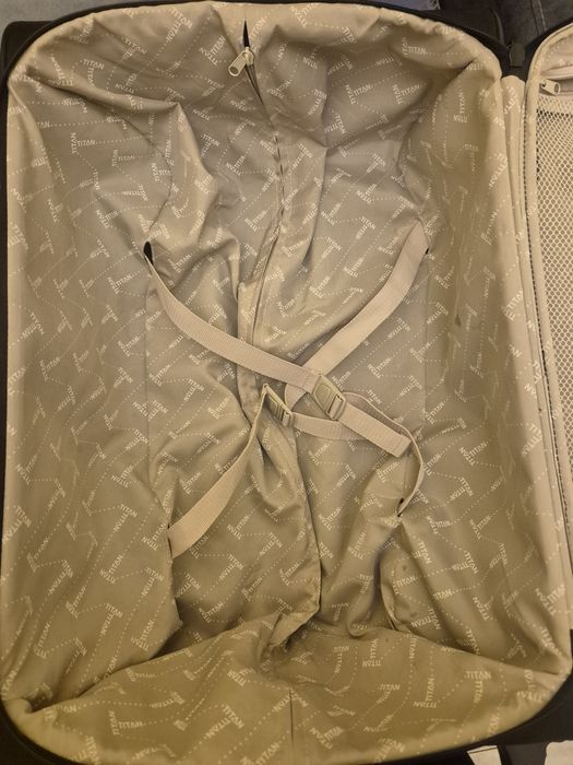 Walizka średnia TITAN