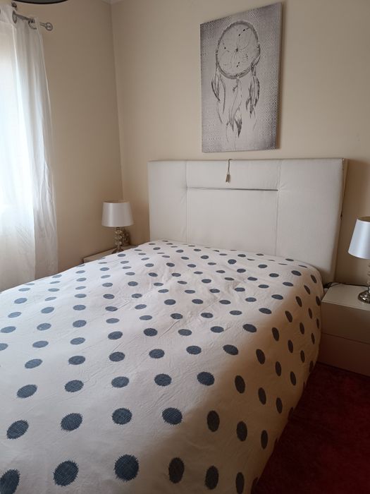 Alugo quarto espaçoso