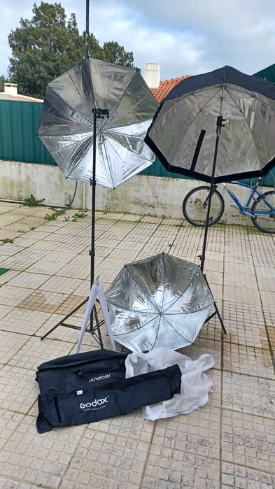 Kit de Iluminação de Estúdio com Sombrinhas marca Godox