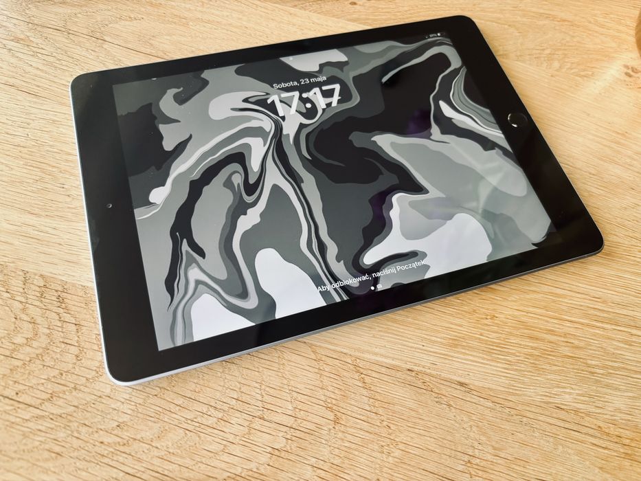 Tablet Apple iPad 6th super stan srebrny