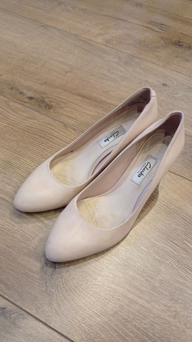 Шкіряні туфлі пудрові Clarks 37р