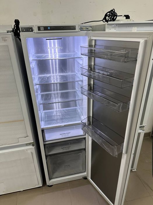 Холодильник під вмонтування Samsung A+++ інверторний компресор