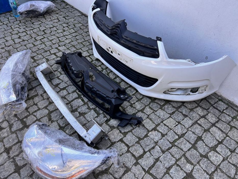 Citroen C4 II B7 wzmocnienie atrapy grilla wspornik górny inne części