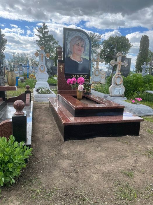 Памʼятники з природнього каменю за гарною ціною