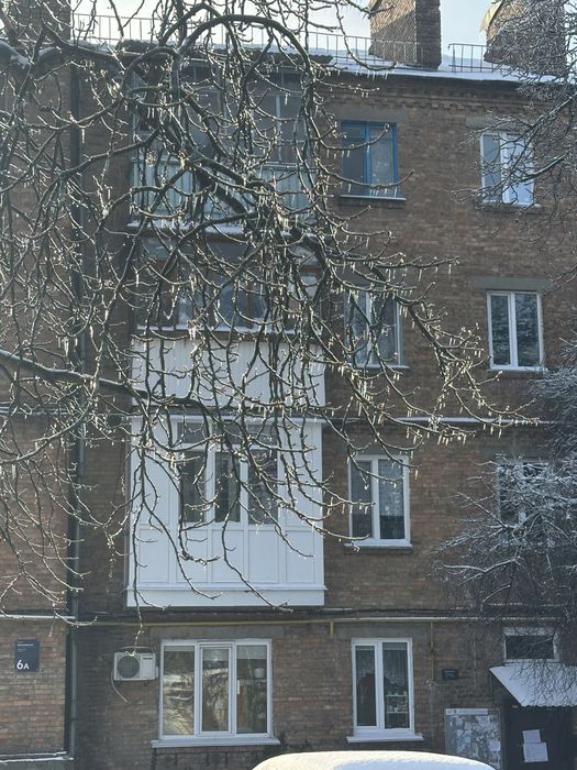 Продам 2-х кімнатну квартиру .Завжди опалення і гаряча вода..